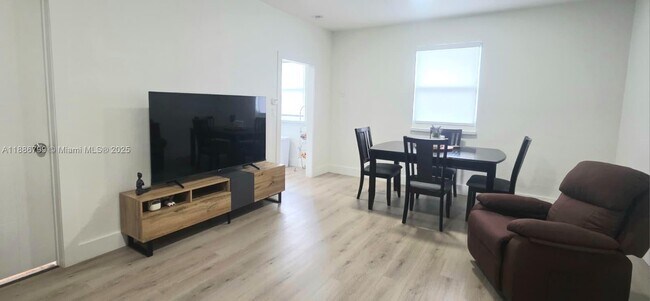 Primary Photo - 2542 SW 8th St