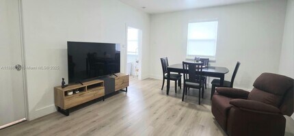 Building Photo - 2542 SW 8th St