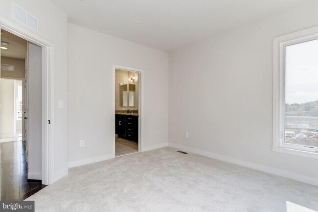 Building Photo - 8051 Tribeca St