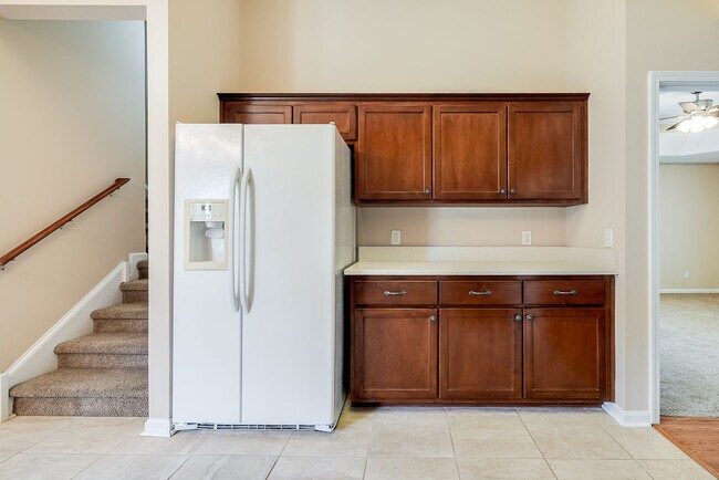 Building Photo - 868 Young Way