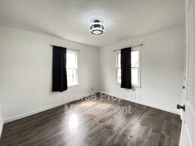 Building Photo - 145 Gordon Dr