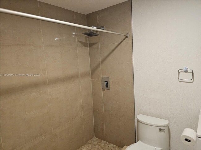 Building Photo - 651 SW 66th Ave