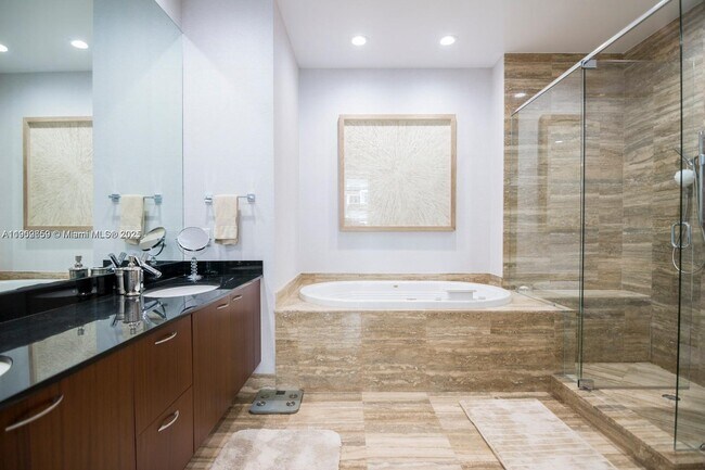 Building Photo - 15901 Collins Ave