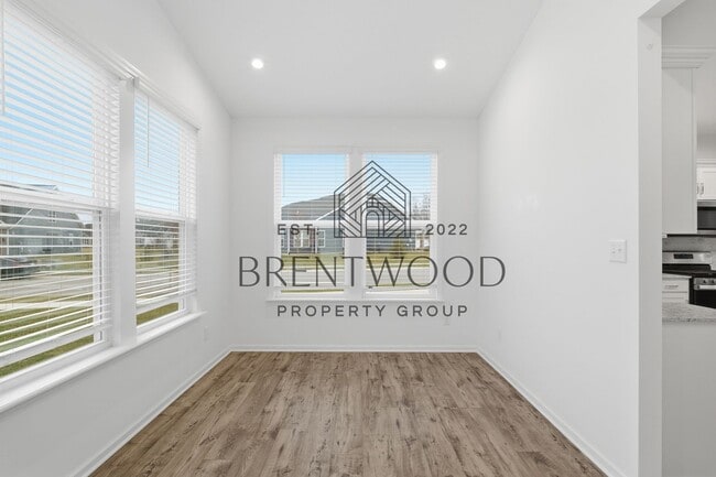 Building Photo - 3 Bed/3 Bath Home with Sunroom in Miller’s Walk – Noblesville