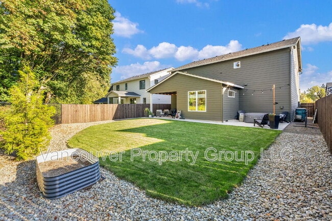 Building Photo - 746 SE 38th St