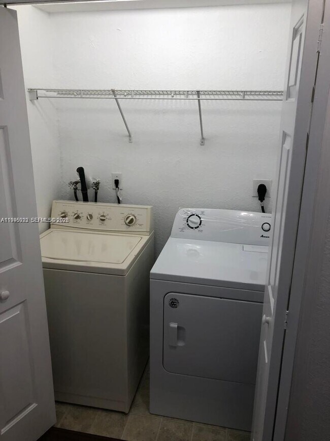 Building Photo - 2451 SE 14th Ave