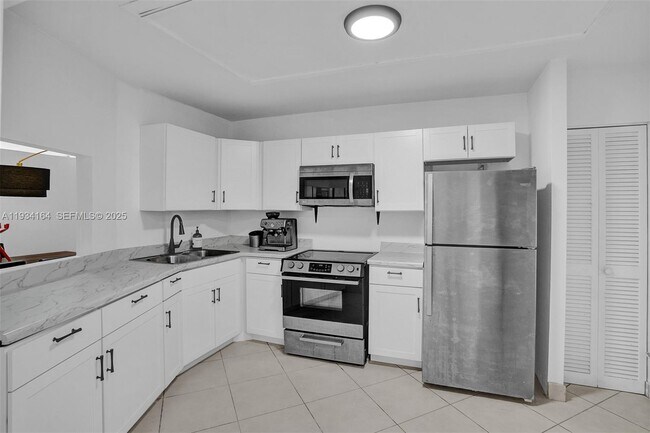 Building Photo - 1780 NE 191st St