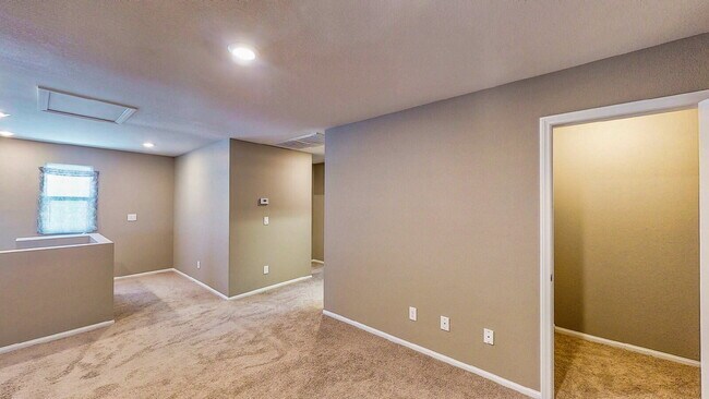 Building Photo - HOLIDAY SPECIAL! SIGN YOUR LEASE BY 12.31.25 AND RECEIVE THE FIRST 2 WEEKS RENT FREE!!  Beautiful...