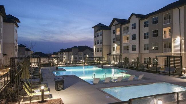 Building Photo - The Ravelle at Ridgeview