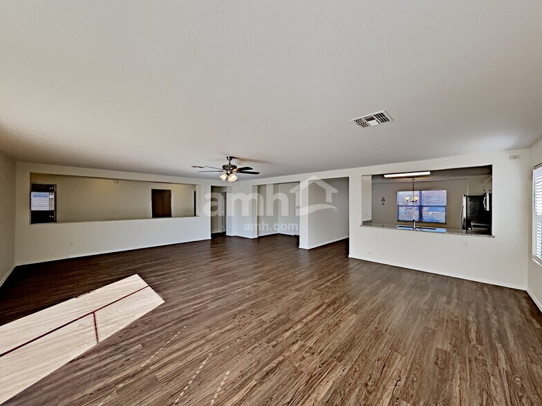 Building Photo - 11363 E Ramblewood Ave