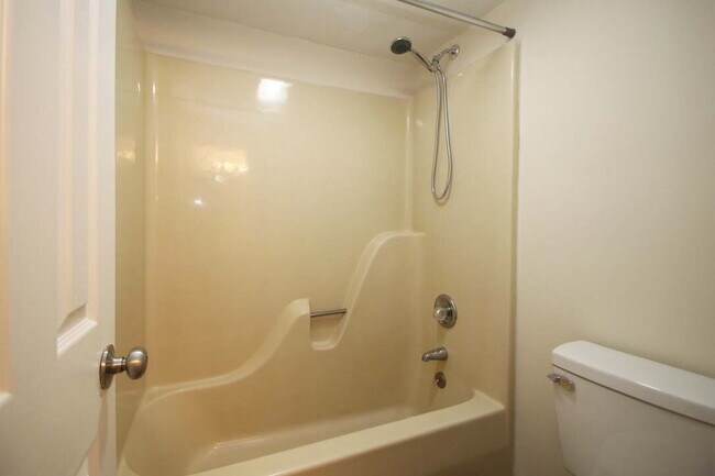 Building Photo - Four Bedroom Townhome with Plenty of Space!