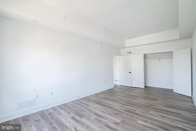 Building Photo - 1420 Point Breeze Ave