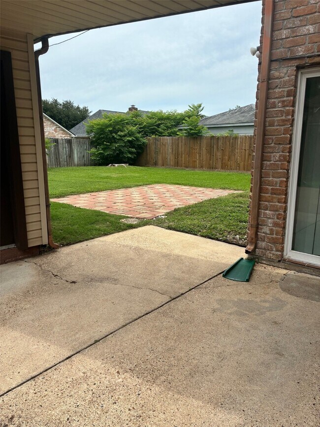 Building Photo - 15502 Rio Plaza Dr