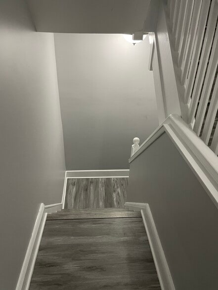 Common Hallway - 1116 Homewood Ave