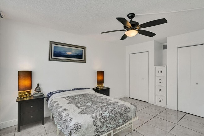 Building Photo - 1690 NE 191st St