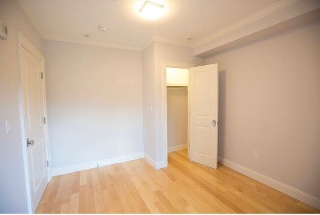 Building Photo - 296 Beacon St