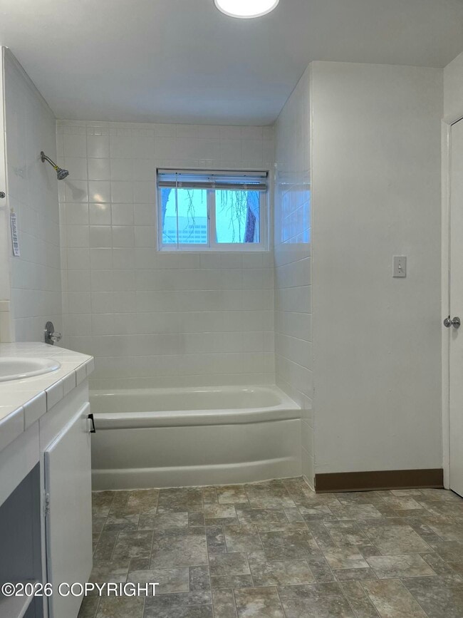 Building Photo - 237 Denali St