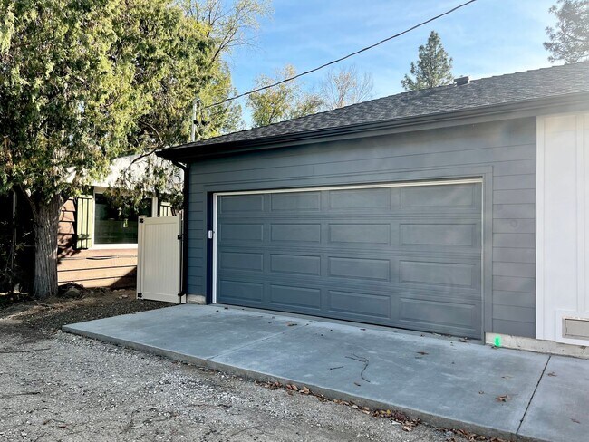 Building Photo - Stunning New Build in Boise’s East End – W...