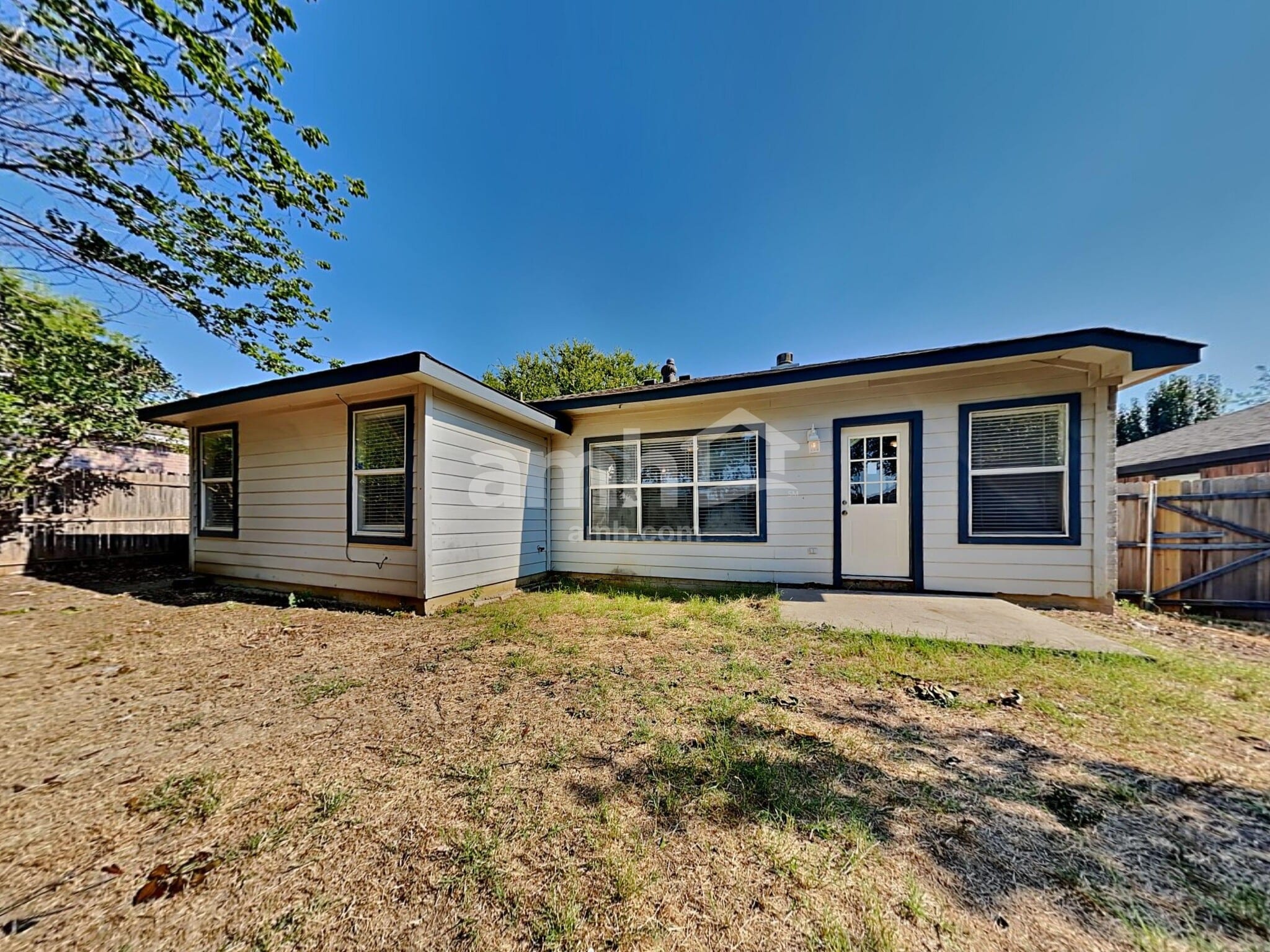 Building Photo - 916 Dixon Ln