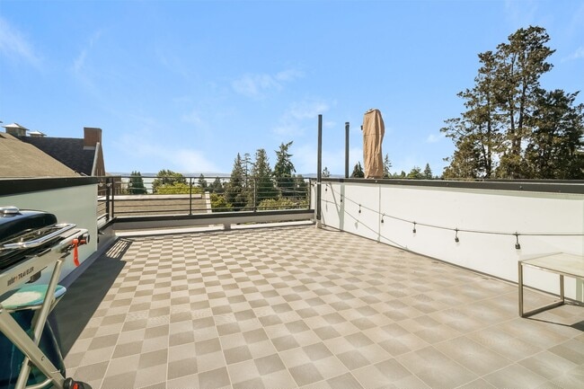 Building Photo - Luxury New Construction with Rooftop Views