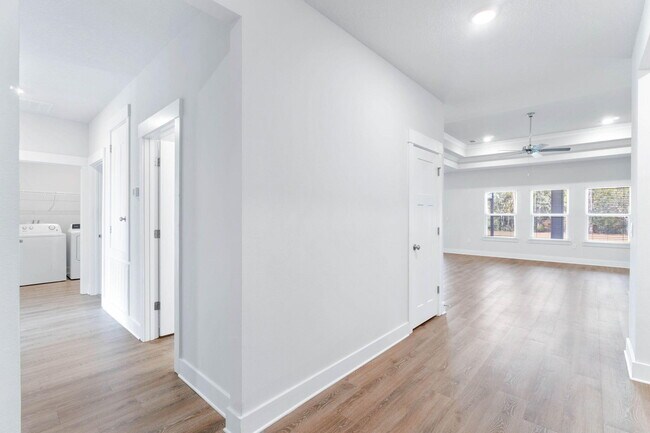 Building Photo - 127 Hobson Ave