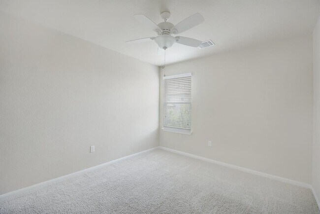 Building Photo - 421 Pentire Way
