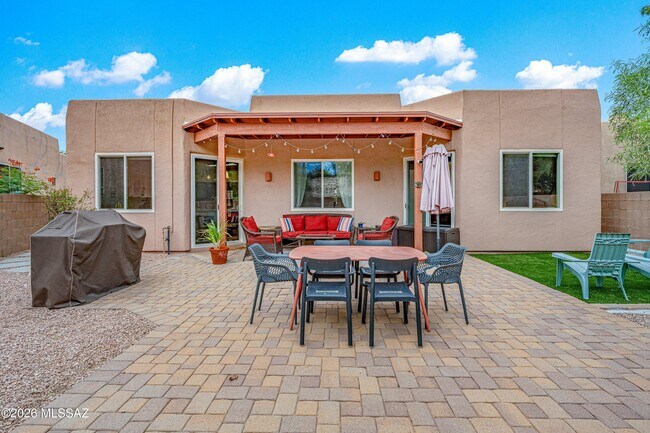 Building Photo - 6486 N Sun Bluff Dr