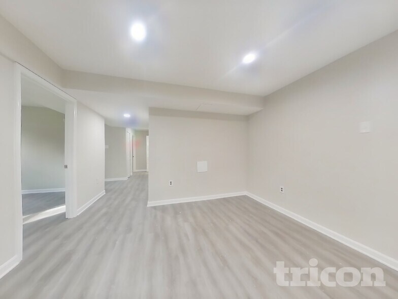 Building Photo - 2300 Timbercrest Dr