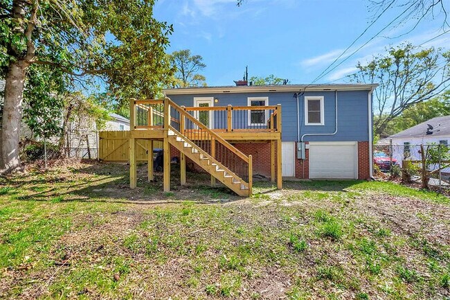Building Photo - 3 Bedroom 1 Bathroom