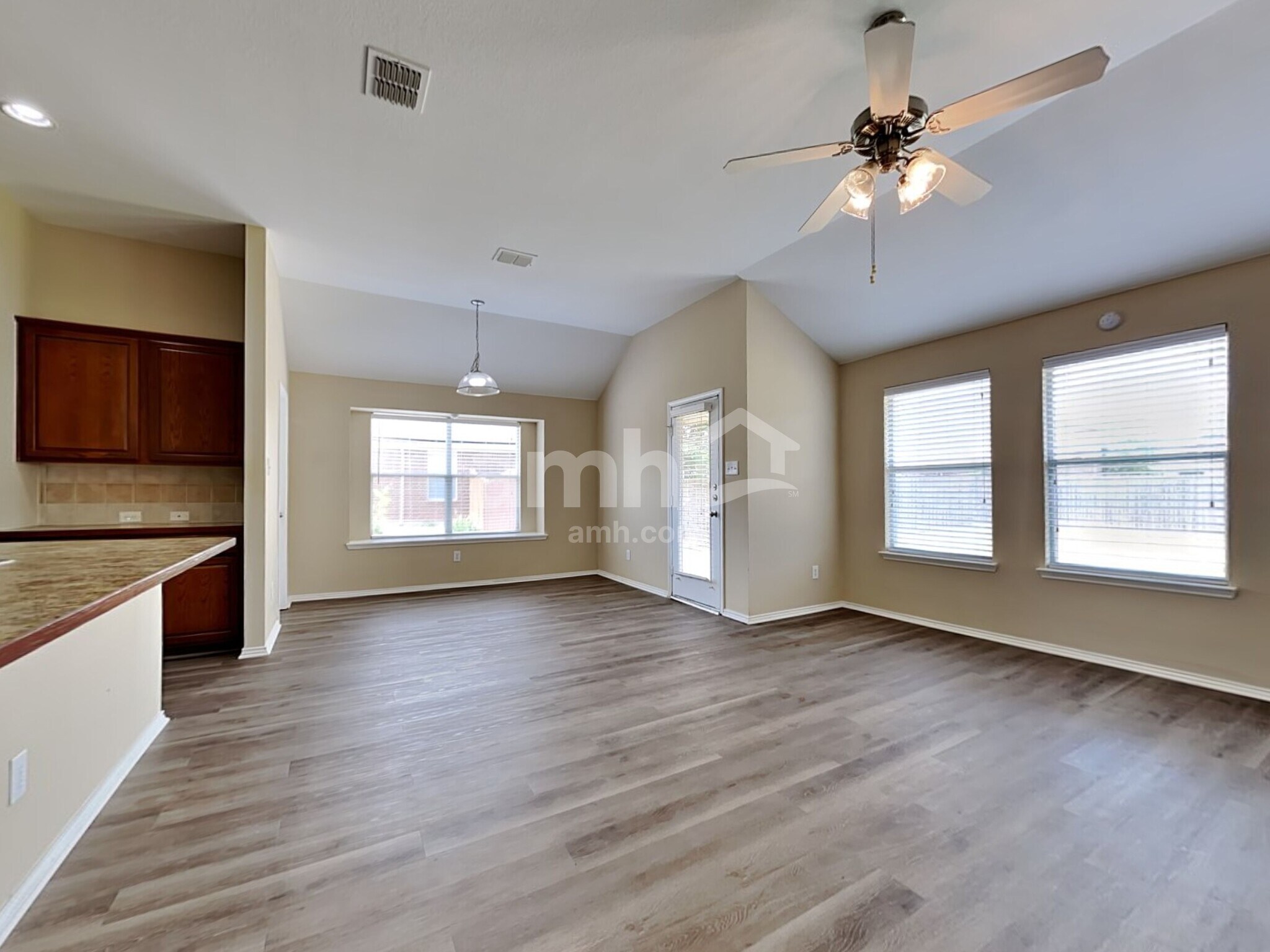 Building Photo - 4004 Heavenly Way