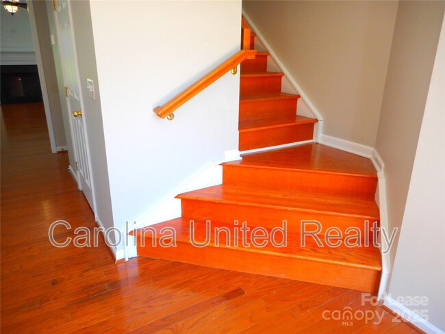 Building Photo - 1018 Fountainbrook Dr