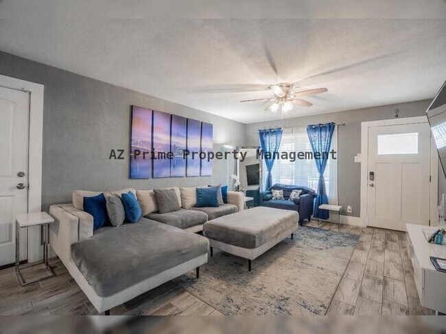 Building Photo - 1942 W Indianola Ave