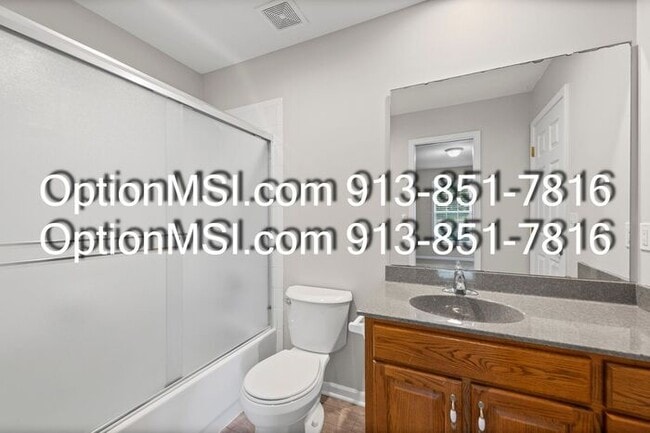 Building Photo - Welcome home to this beautifully maintaine...