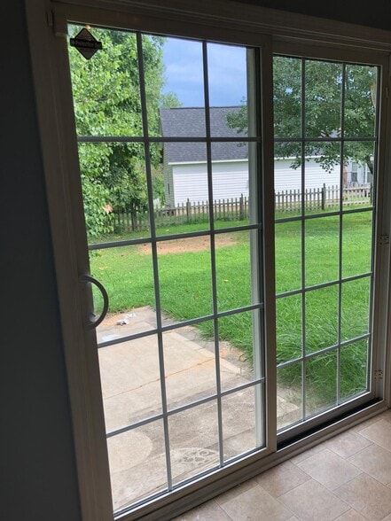 Private patio fenced in yard - 103 Shephard Hill Dr