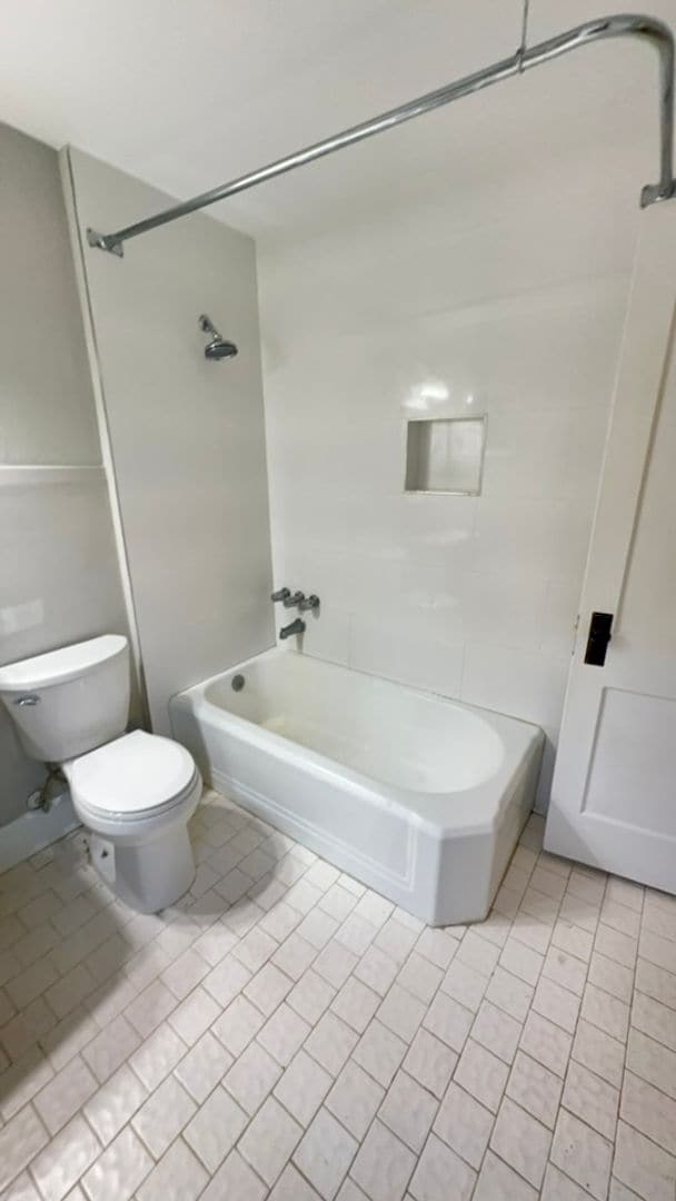 Building Photo - Bright & Modern Renovated 1-Bedroom Condo in Heathwood Court