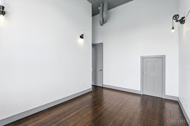 Building Photo - 222 W 15th St