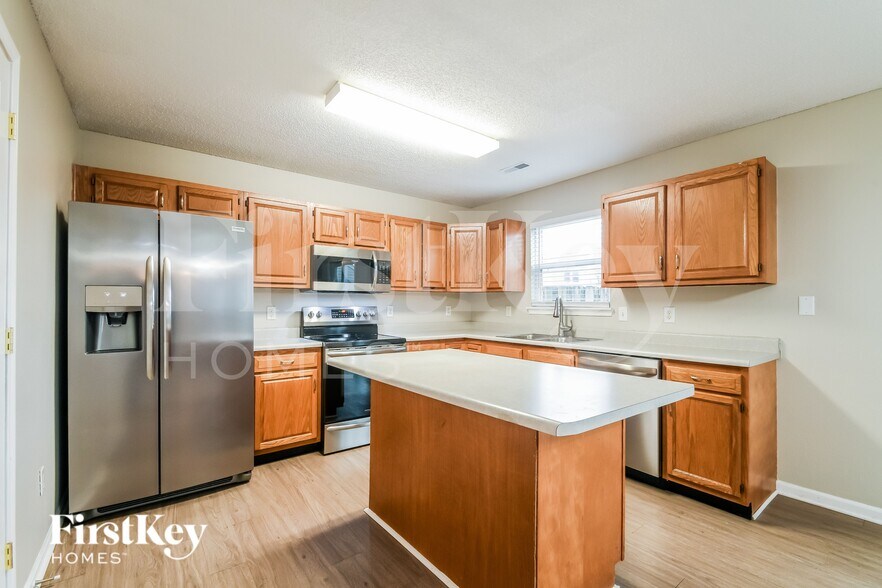 Building Photo - 19127 Fox Chase Dr