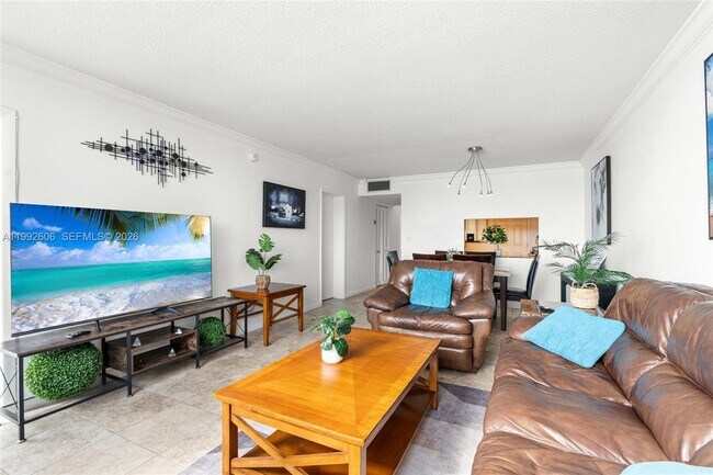 Building Photo - 1170 NE 191st St