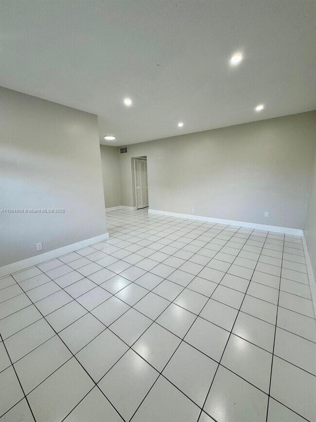 Building Photo - 2418 Polk St