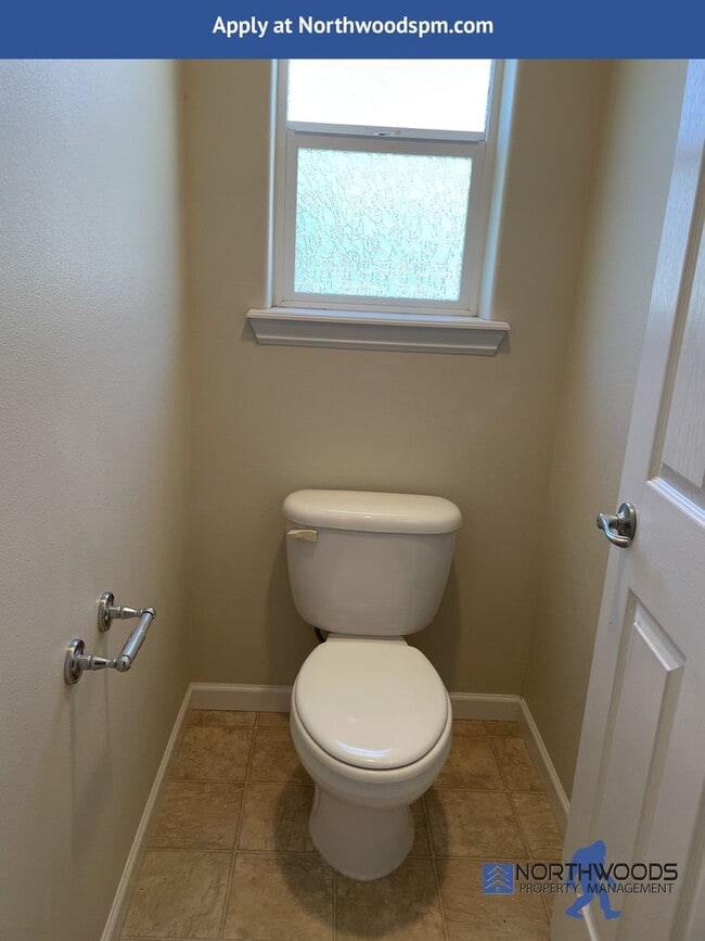 Building Photo - Beautiful 2 Story Home 3 Bdm/2.5 Bath in Q...