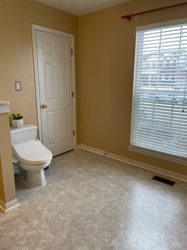 Building Photo - 16 Sea Pines Ct