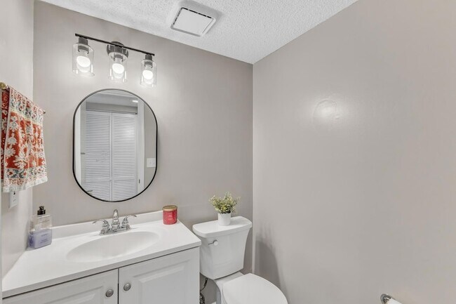 Building Photo - 2430 Condor Ct