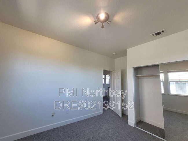 Building Photo - 481 Lexington Dr