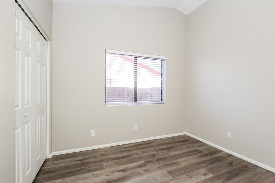 Building Photo - 717 E Calle Chulo Rd