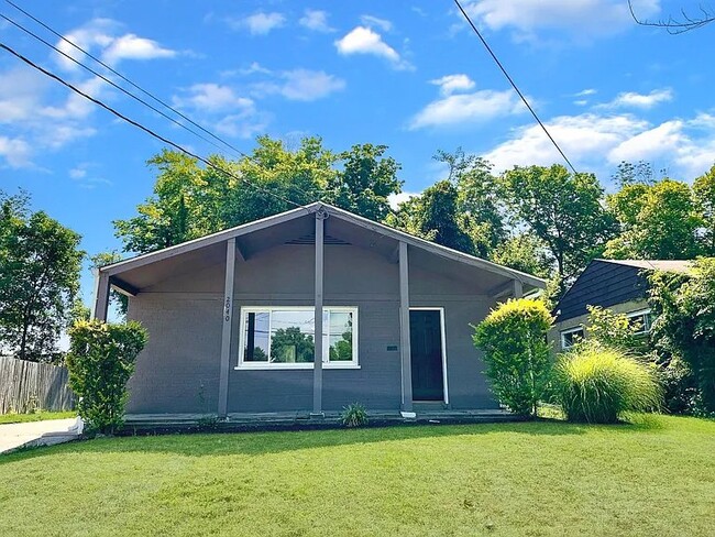 Building Photo - 2040 Faywood Dr