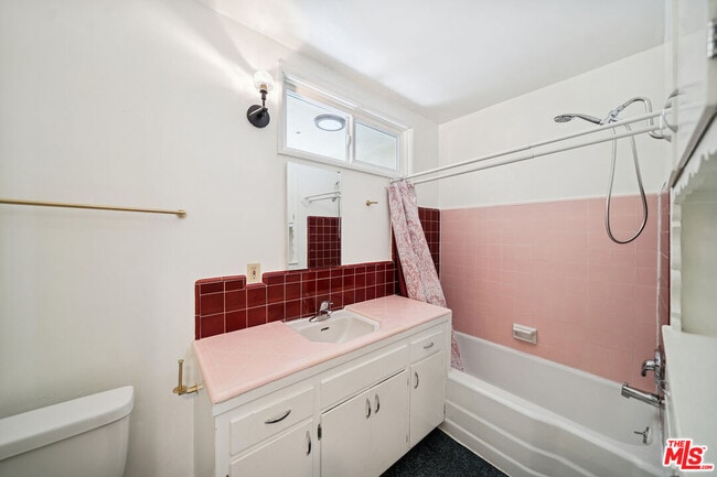 Building Photo - 5319 Vantage Ave