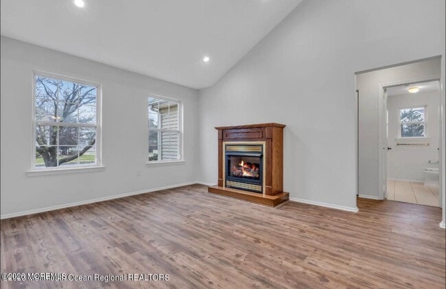 Building Photo - 5 Laketree Ct