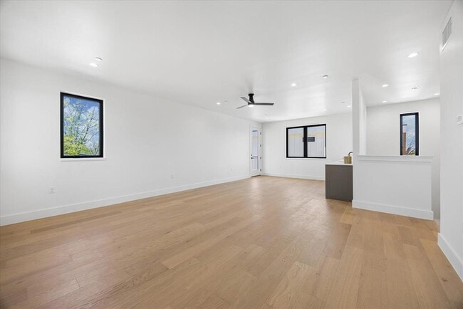 Building Photo - 4416 S 1st St