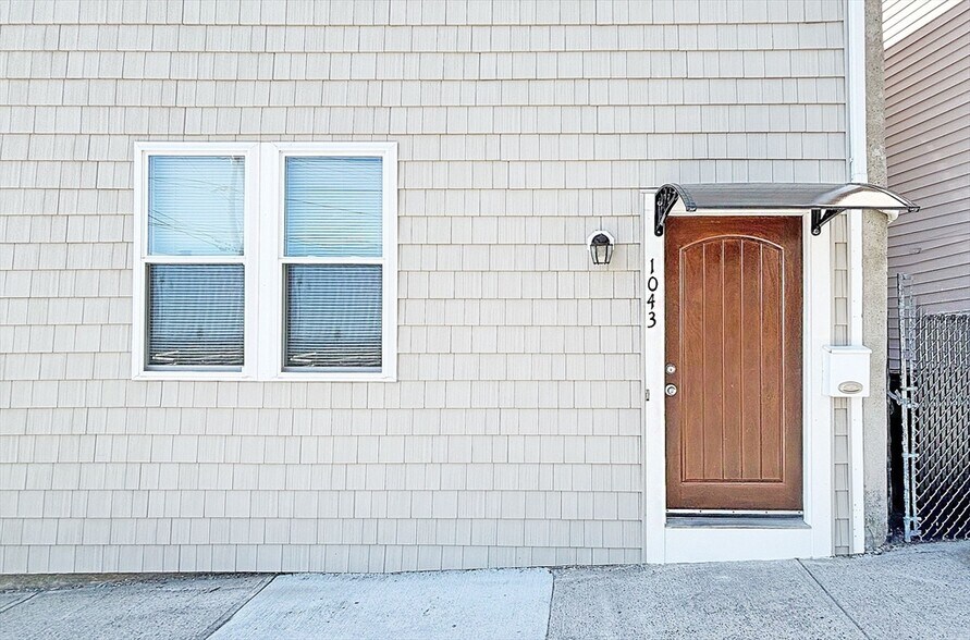 Building Photo - 1043 Winthrop Ave