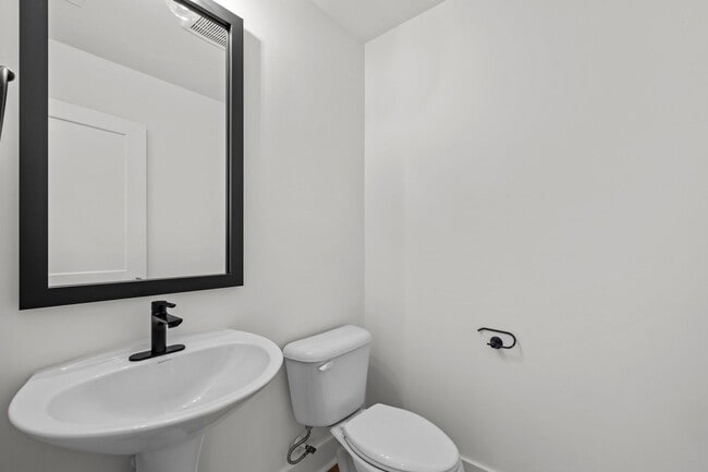 Building Photo - Gorgeous New Construction near Downtown Durham, Premium Finishes - Pet Friendly!